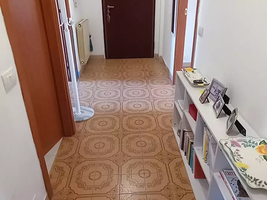 Immagine 1 di Appartamento in vendita  in Via Pietro Gori a Sarzana