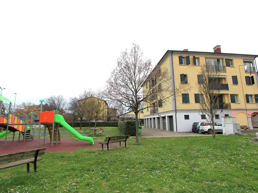 Immagine 19 di Appartamento in vendita  in Piazza Lorenzo D' Auria 3 a Valsamoggia