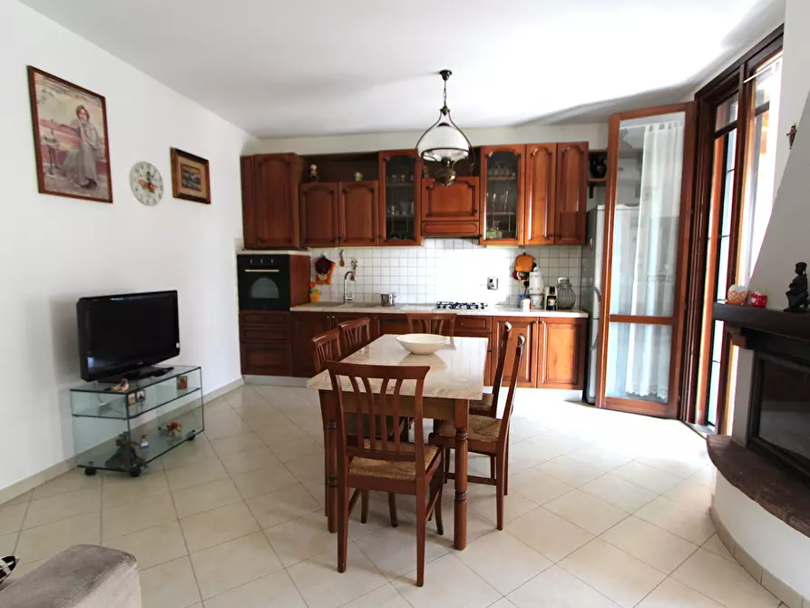 Immagine 2 di Appartamento in vendita  in Via E. Carnevali 79 a Valsamoggia