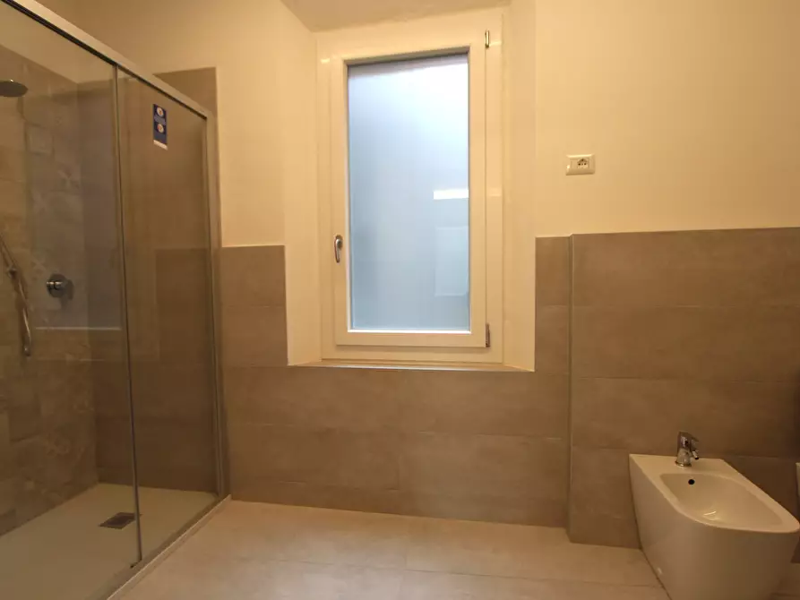 Immagine 14 di Appartamento in vendita  in Piazza Giuseppe Garibaldi a Valsamoggia