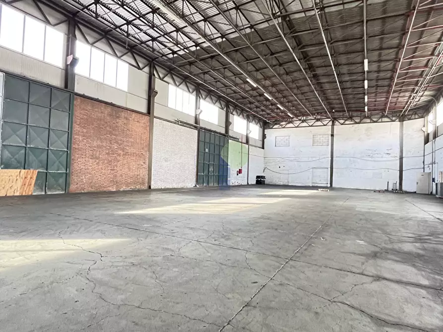 Immagine 12 di Attività artigianale in affitto  in Via Del Marzocco 40 a Livorno