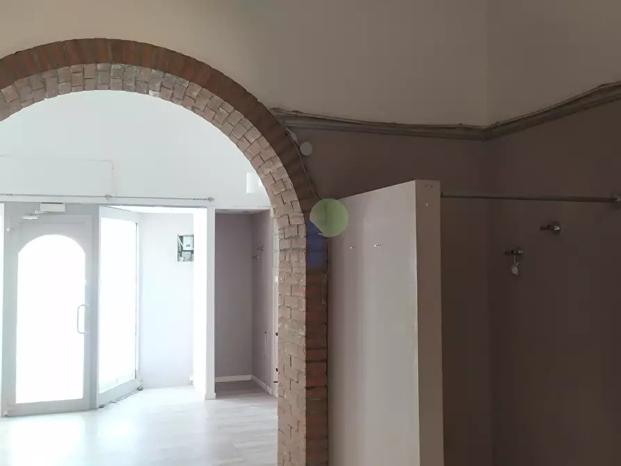 Immagine 9 di Locale commerciale in affitto  in Via Roma 30 a Livorno