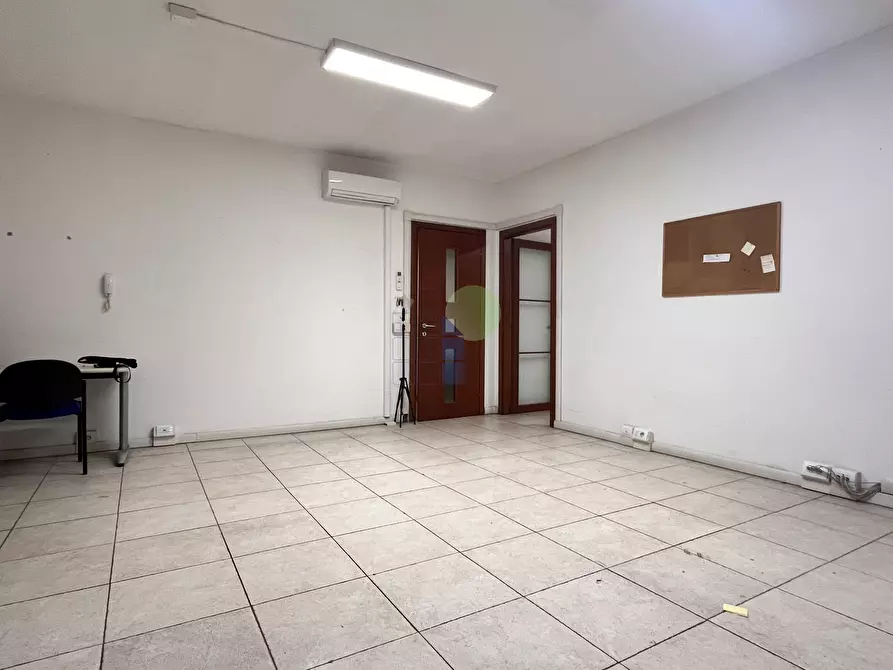 Immagine 4 di Ufficio in affitto  in Via L. da Vinci 36 a Livorno