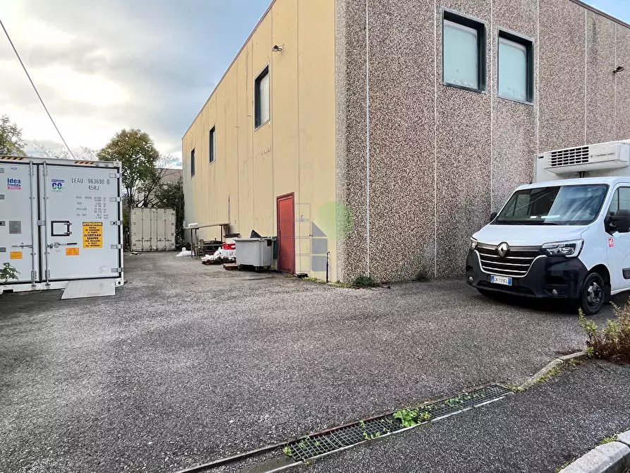 Immagine 23 di Attività artigianale in affitto  in Via Provinciale Pisana 111 a Livorno