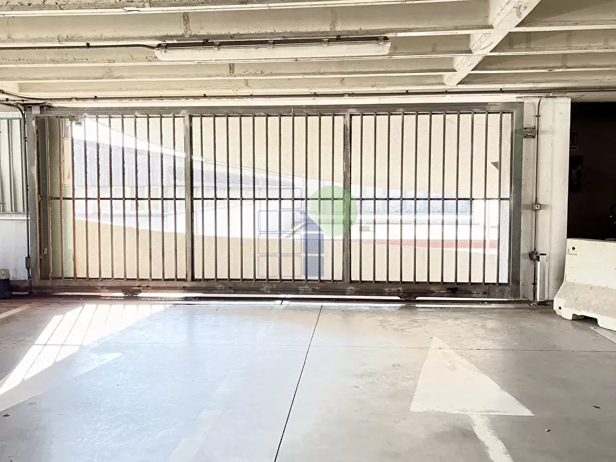 Immagine 6 di Garage in vendita  in Via delle Cateratte a Livorno