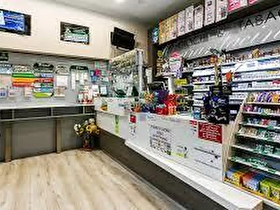 Immagine 1 di Tabaccheria in vendita  a Livorno