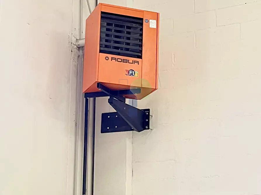 Immagine 9 di Attività artigianale in affitto  in Via della Padula 11 a Livorno