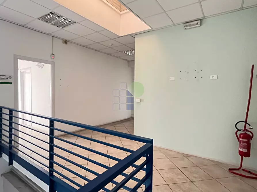 Immagine 33 di Attività artigianale in affitto  in Via  Cimarosa 55 a Livorno