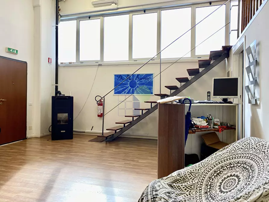 Immagine 12 di Attività artigianale in vendita  in via dei Ramai a Livorno