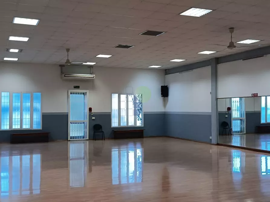 Immagine 6 di Attività artigianale in vendita  in Viale Giacomo Leopardi 41 a Livorno