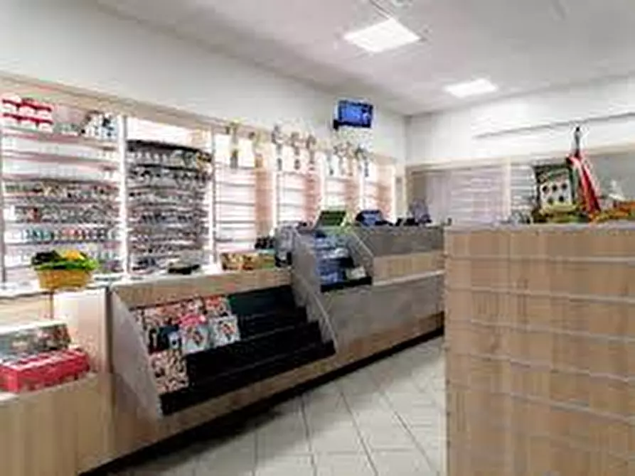 Immagine 1 di Tabaccheria in vendita  in Via Giuseppe Garibaldi 7 a Arezzo