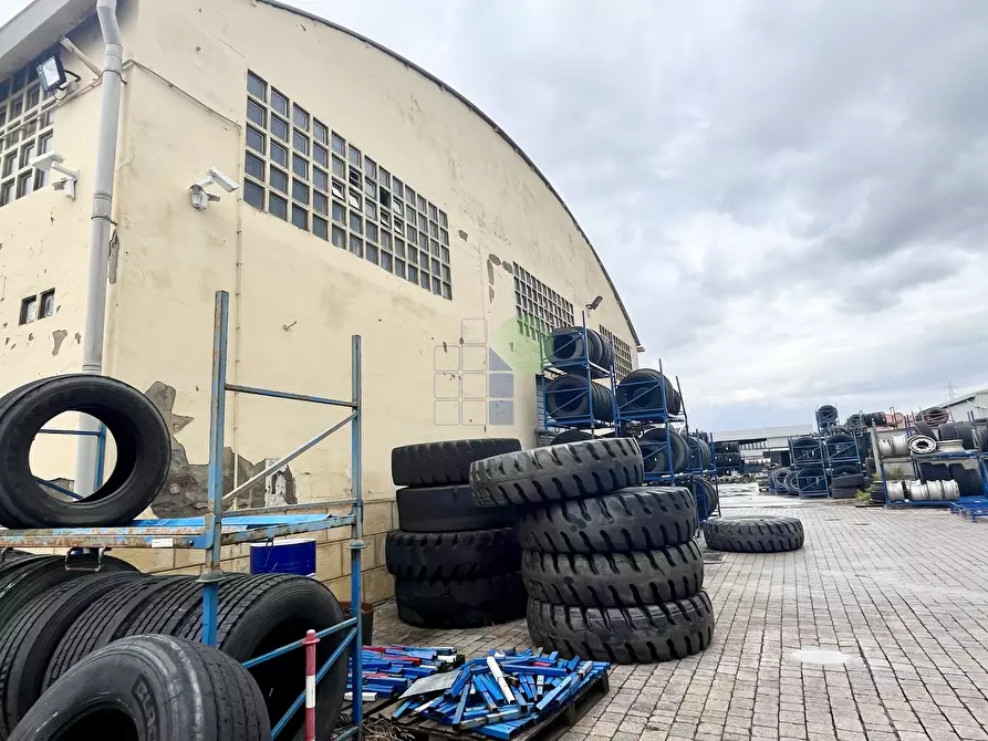 Immagine 10 di Capannone industriale in affitto  in Via Ugione 53 a Livorno