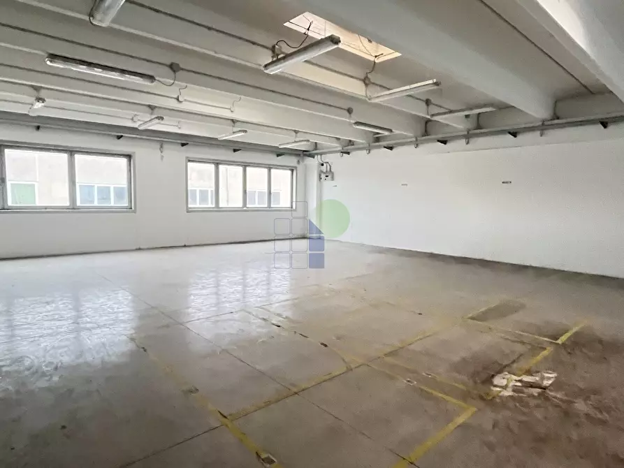 Immagine 8 di Attività artigianale in vendita  in Via Cimarosa 111 a Livorno