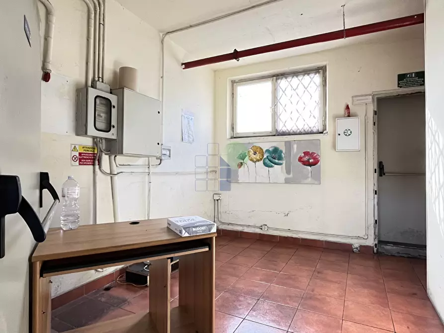 Immagine 10 di Attività artigianale in affitto  in Via Del Marzocco 40 a Livorno