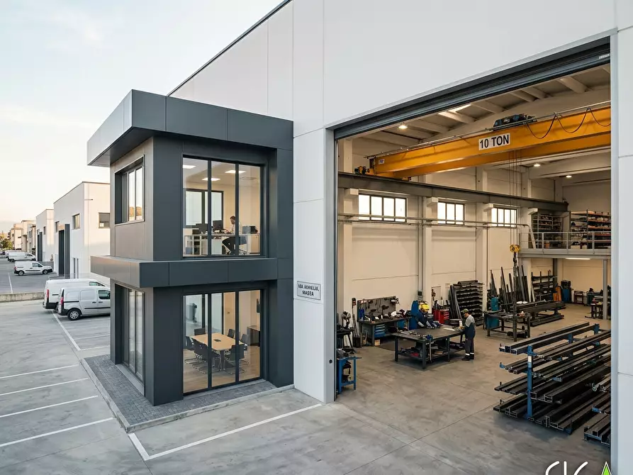 Immagine 1 di Capannone industriale in vendita  a Massa
