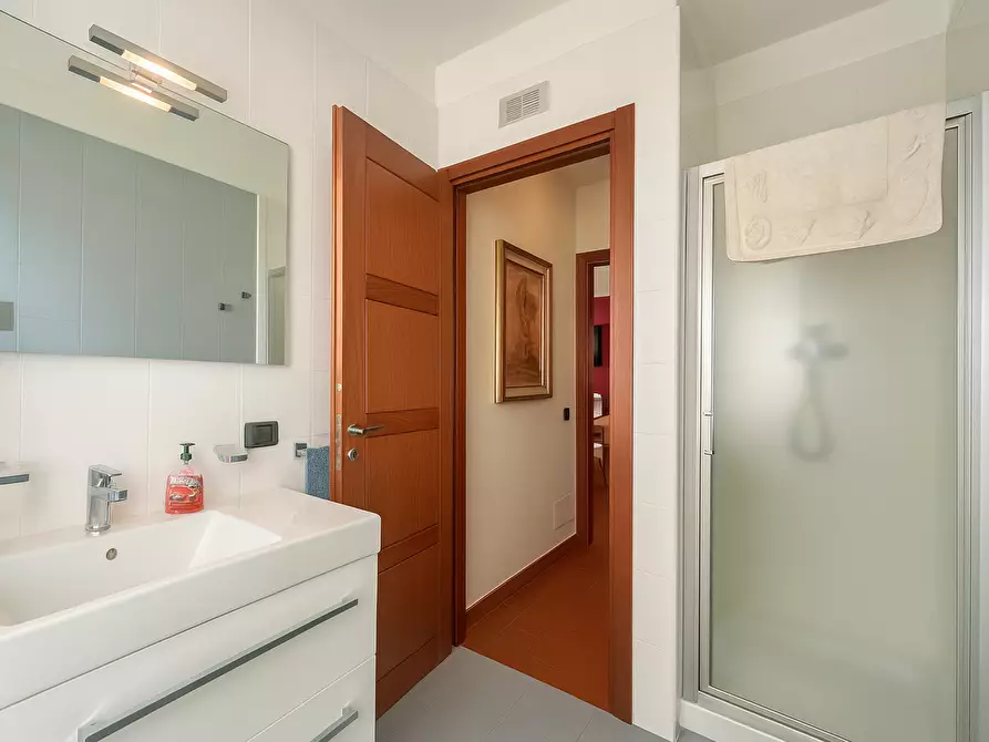 Immagine 20 di Villa in vendita  in Via Madonna della Motta 1 a Dormelletto