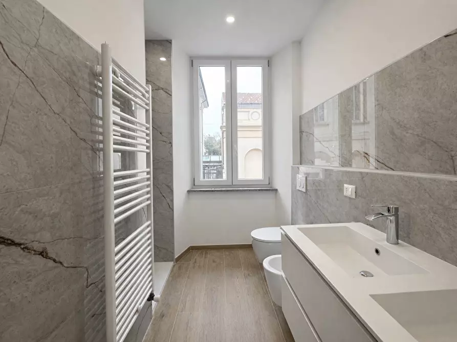 Immagine 12 di Quadrilocale in vendita  in Corso Liberazione 1 a Arona