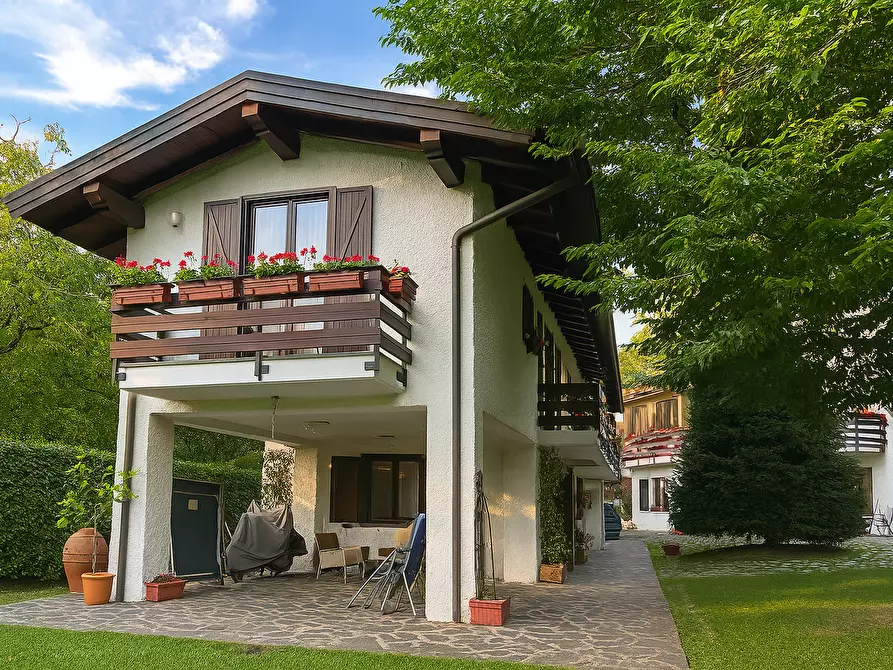 Immagine 4 di Villa in vendita  in Regione Cantarana 1 a Arona