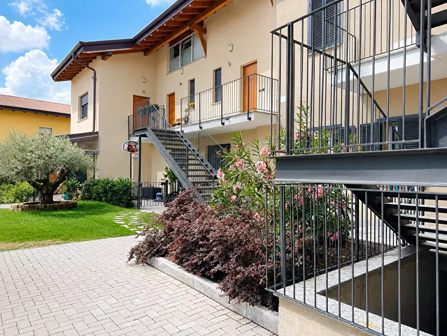 Immagine 12 di Quadrilocale in vendita  in Via Monviso 11 a Arona