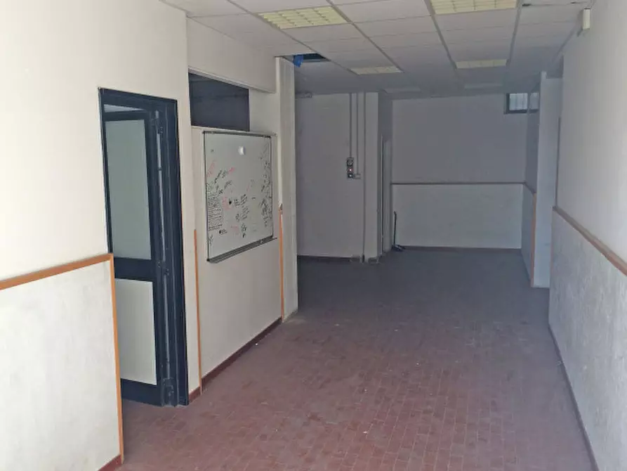Immagine 2 di Laboratorio in vendita  in Via Grazia Deledda a Scandicci