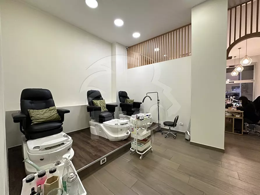 Immagine 19 di Locale commerciale in affitto  in Via Riva di Reno 56 a Bologna