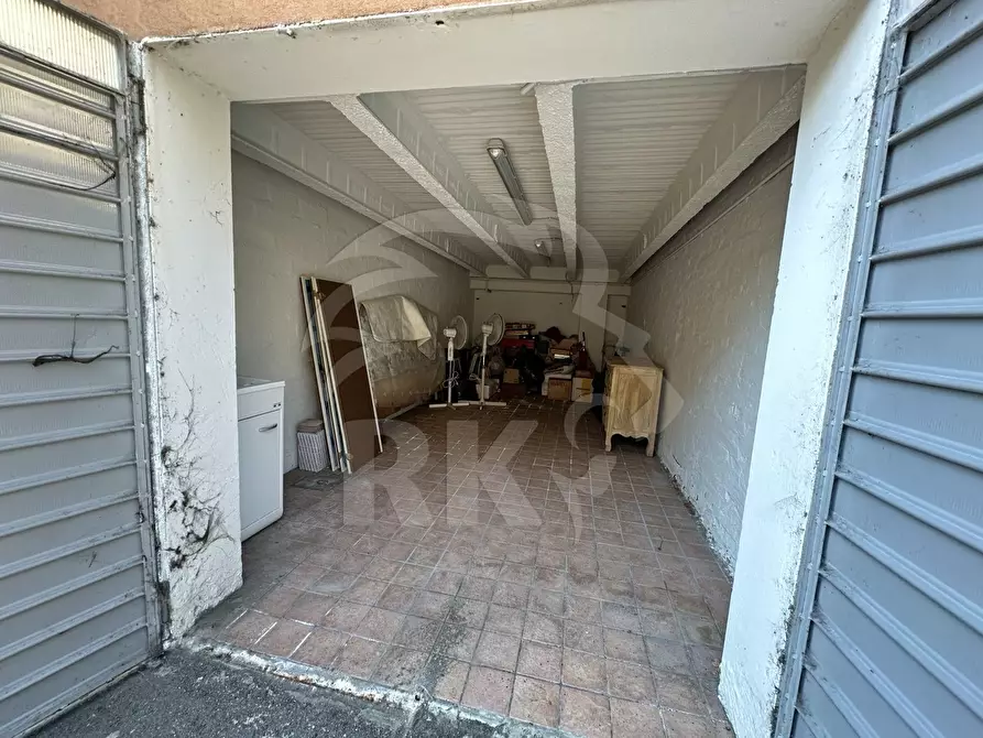 Immagine 1 di Garage in vendita  in Via Reggio Emilia 6 a Bologna
