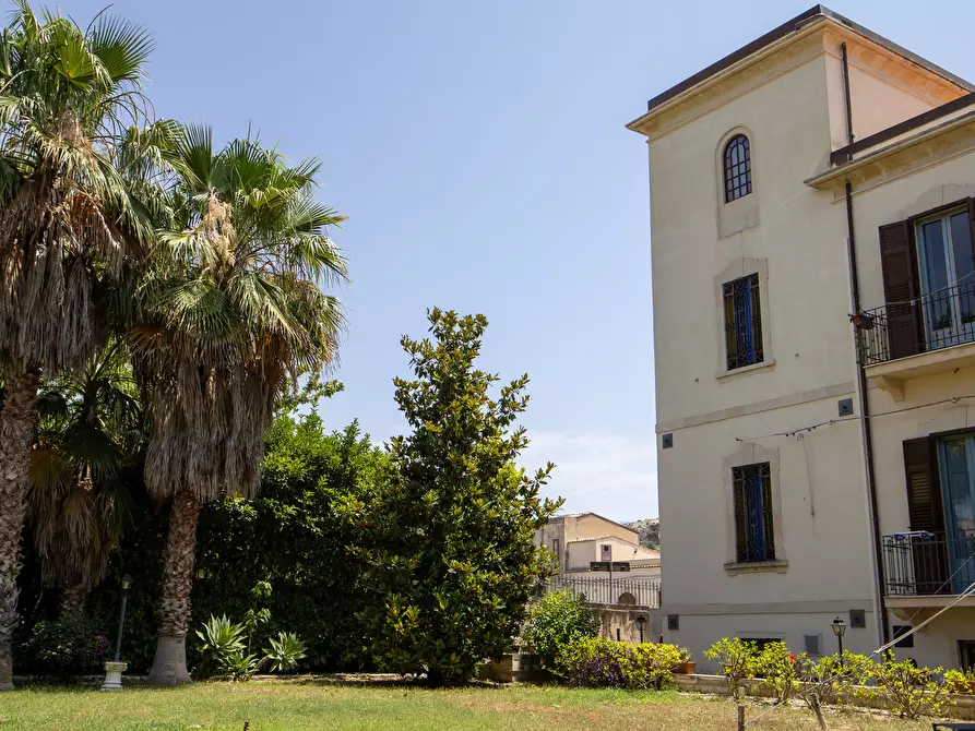 Immagine 37 di Villa in vendita  in Via pola 2 a Noto