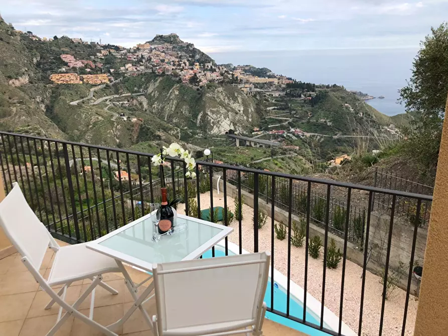 Immagine 25 di Villa in vendita  in Via Roma 21 a Taormina