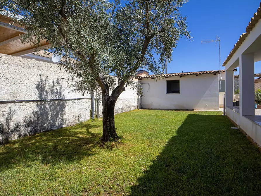 Immagine 40 di Villa in vendita  in Via Costa del Sole 37 a Siracusa