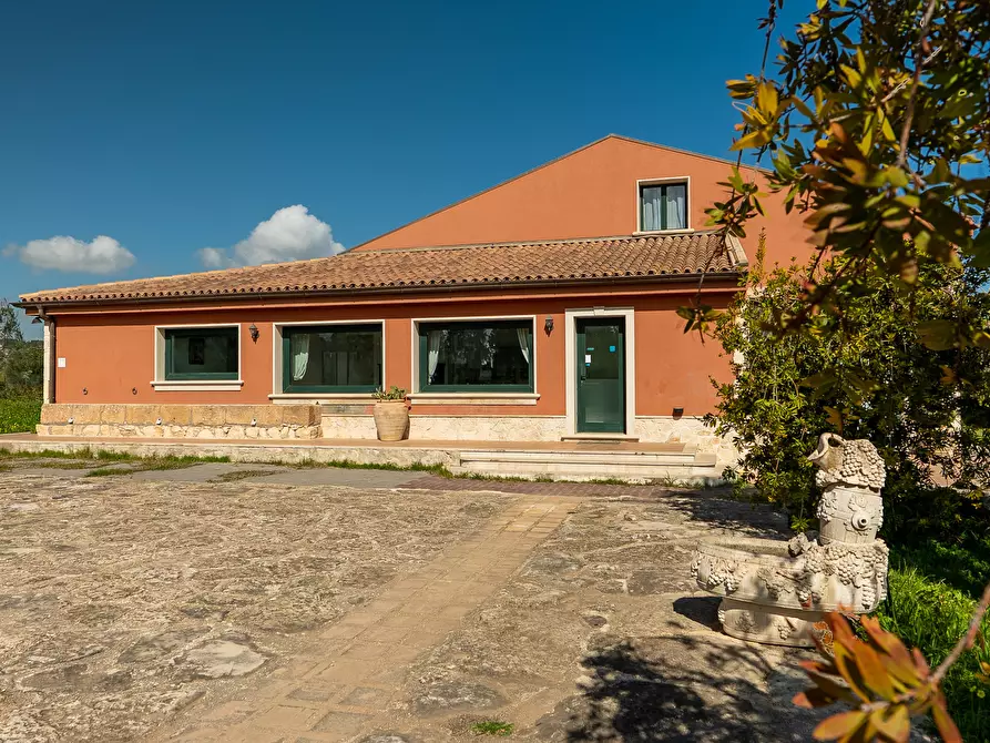 Immagine 11 di Villa in vendita  in Via Priamo 10 a Siracusa