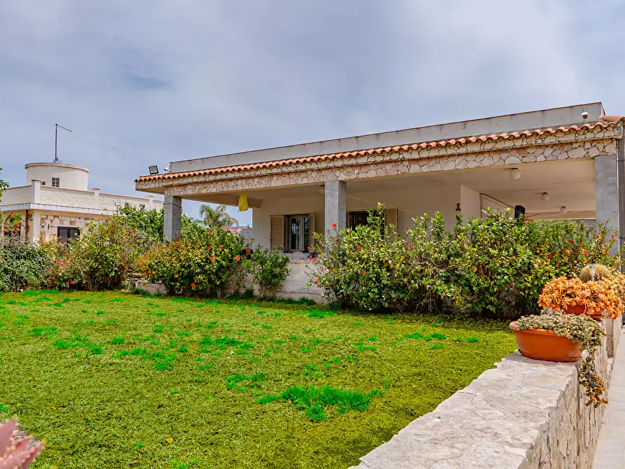 Immagine 3 di Villa in vendita  in Via Mar Mediterraneo a Siracusa