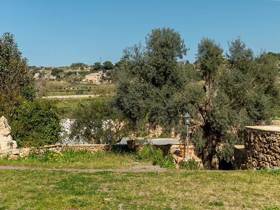 Immagine 45 di Villa in vendita  in Via Priamo 10 a Siracusa
