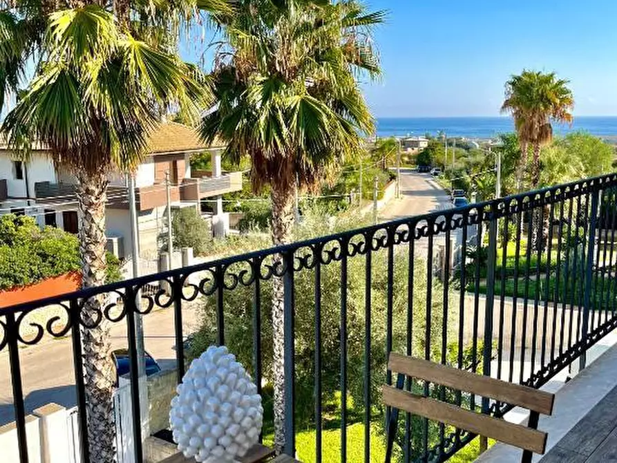 Immagine 7 di Villa in vendita  in Viale Edoardo Garrone 56 a Melilli