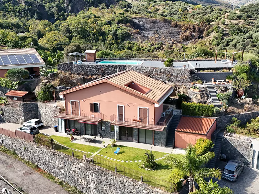 Immagine 57 di Villa in vendita  in Via Vincenzo Bellini 163 a Piedimonte Etneo