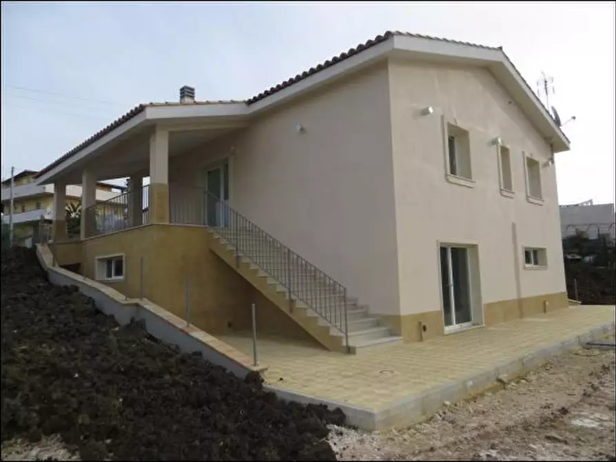 Immagine 1 di Villa in vendita  in TRAVERSA SERRAMENDOLA a Siracusa