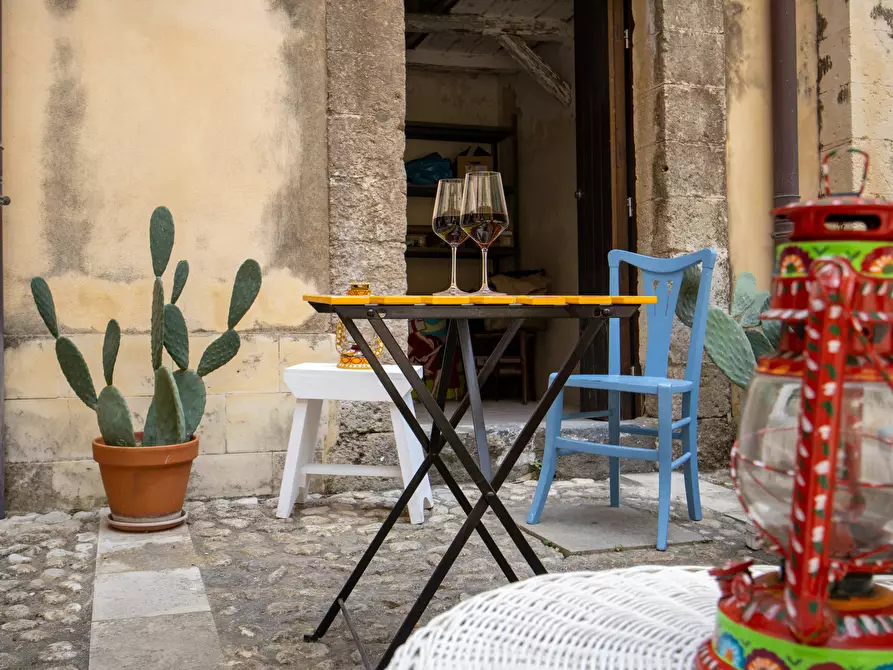 Immagine 2 di Casa indipendente in vendita  in Via Camillo Benso Conte di Cavour 48 a Noto