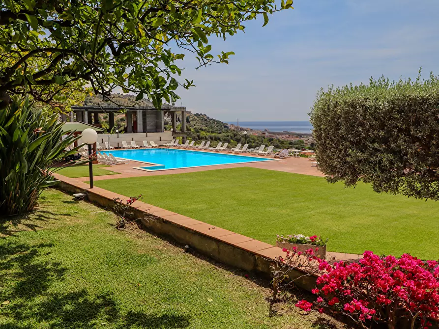 Immagine 15 di Albergo/B&B/Residence in vendita  in Via Nazionale 203 a Taormina