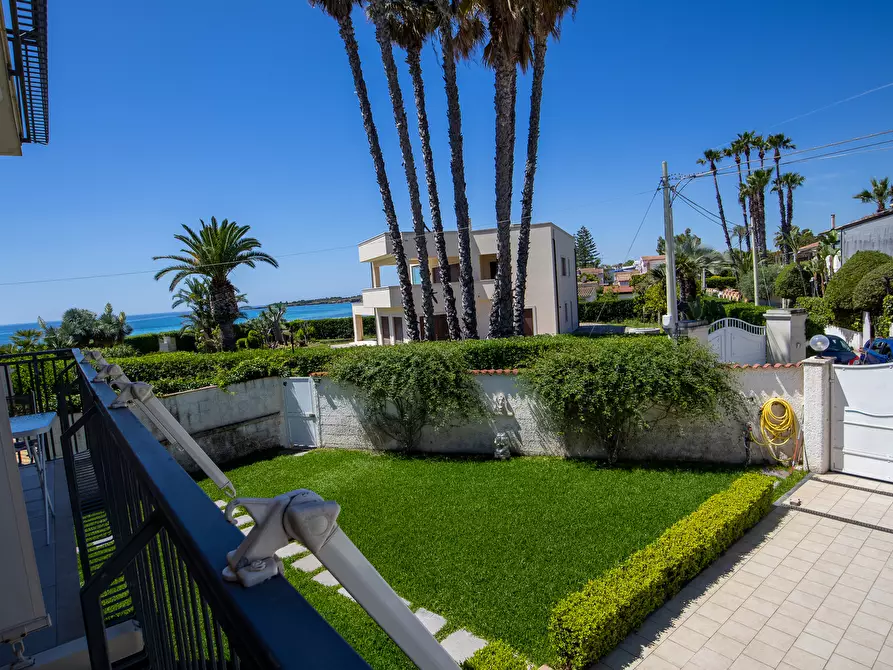 Immagine 30 di Villa in vendita  in Via Taormina 37 a Siracusa