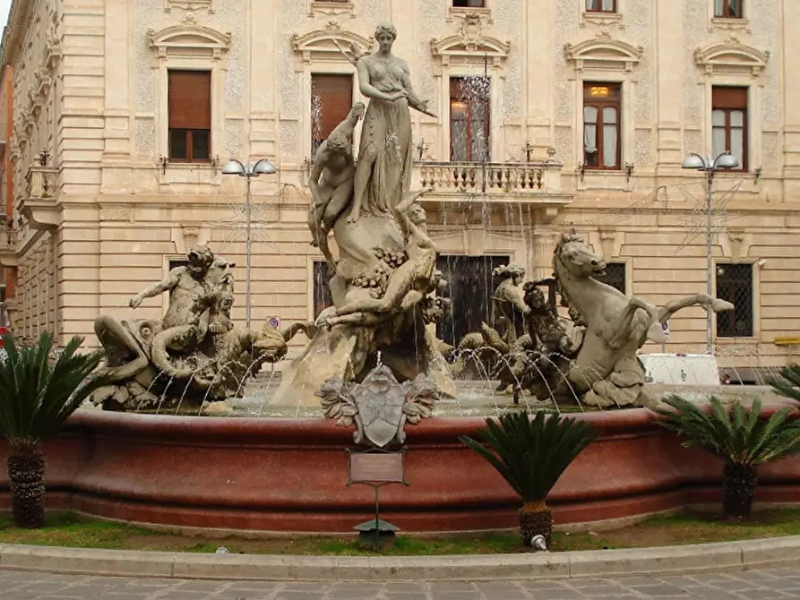 Immagine 1 di Terratetto in vendita  in Piazza Archimede 11 a Siracusa