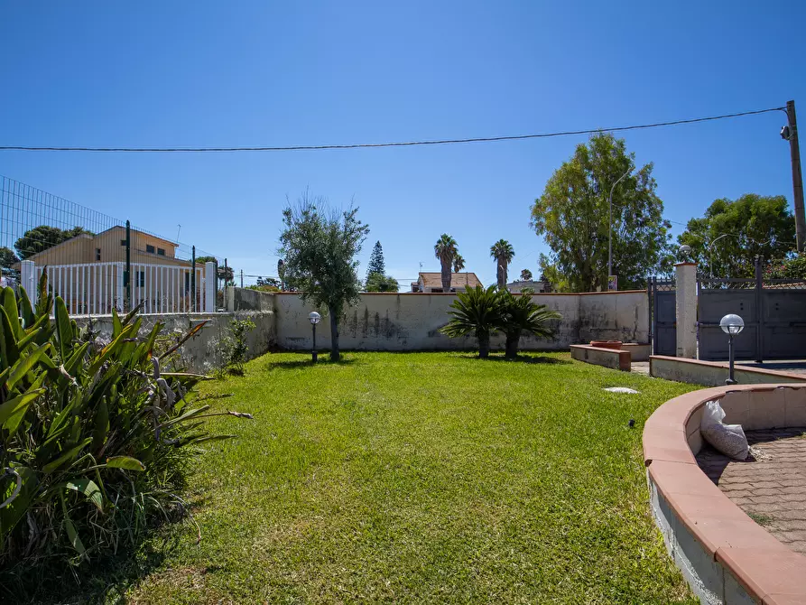 Immagine 2 di Villa in vendita  in Via Costa del Sole 37 a Siracusa