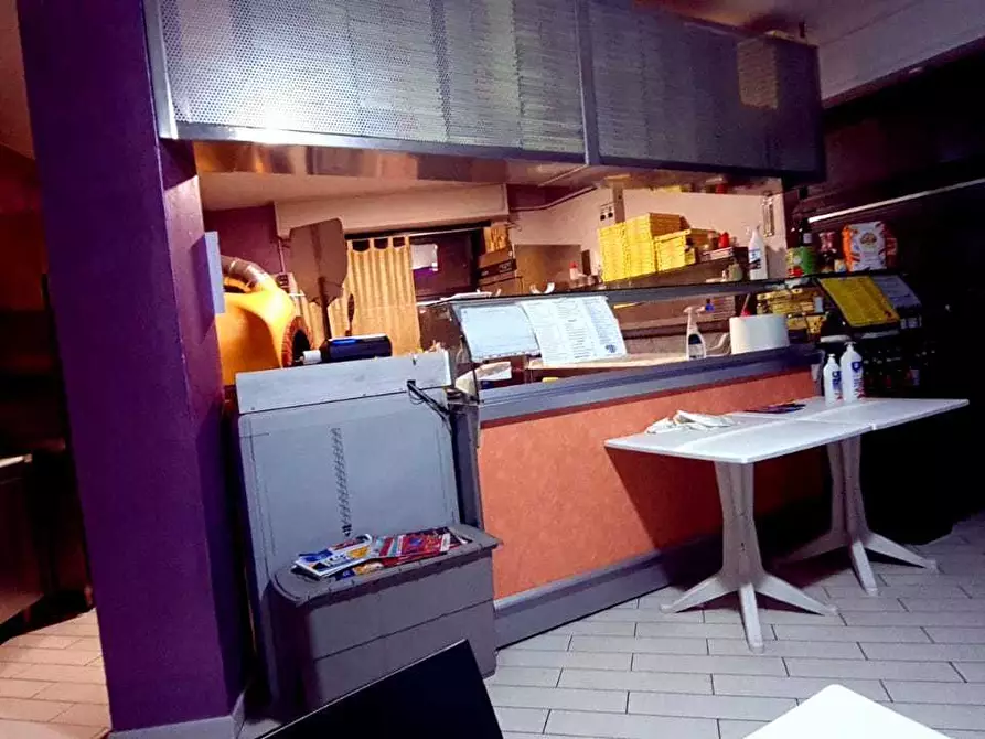 Immagine 2 di Pizzeria / Pub in vendita  in Via Fabio Filzi 157 a Prato