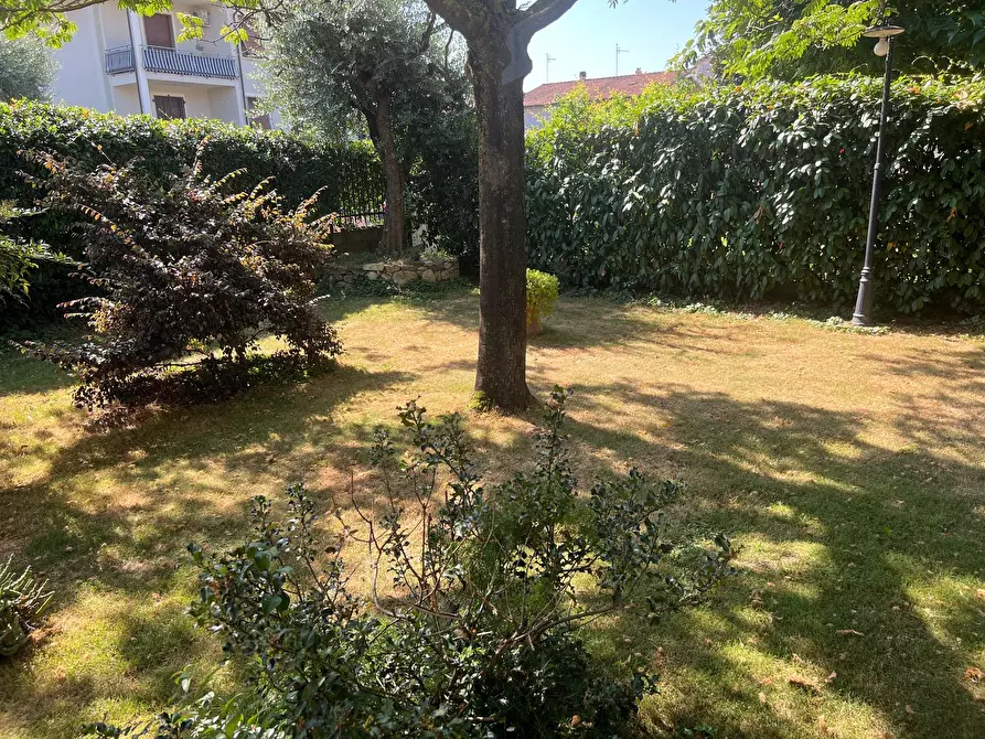 Immagine 33 di Villa in vendita  a Montemurlo