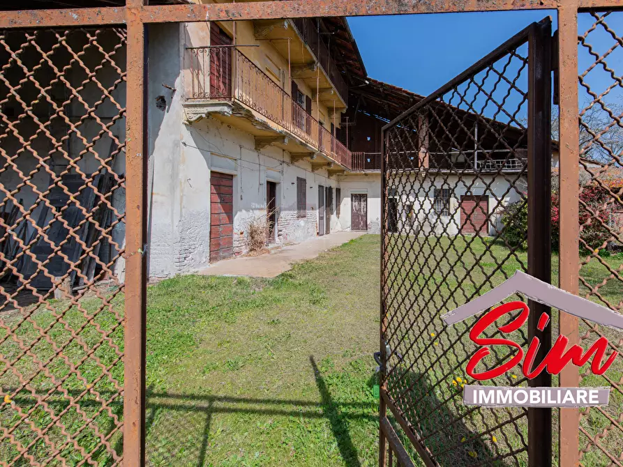 Immagine 19 di Rustico / casale in vendita  in Via Roma sn a Fara Novarese