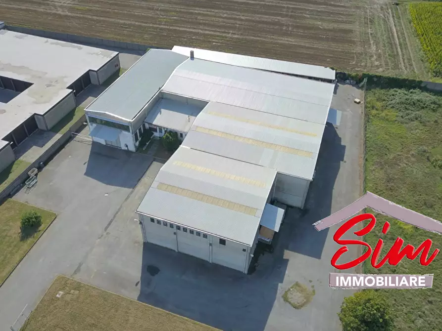 Immagine 28 di Locale commerciale in vendita  in Strada statale 229 del Lago d'Ortatrada provincial sn a Caltignaga