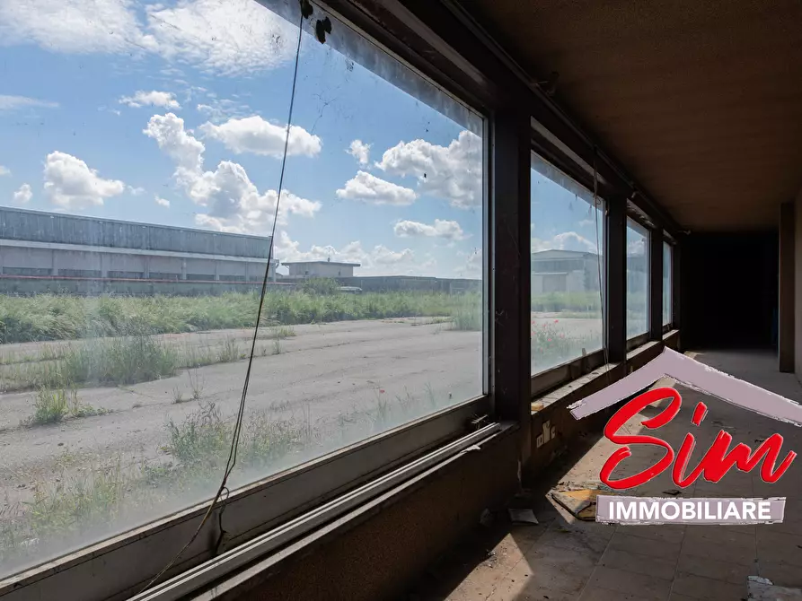 Immagine 14 di Locale commerciale in vendita  in Strada statale 229 del Lago d'Ortatrada provincial sn a Caltignaga