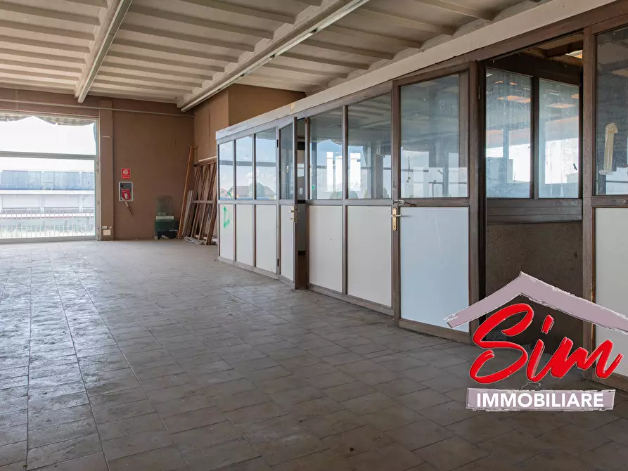 Immagine 9 di Locale commerciale in vendita  in Strada statale 229 del Lago d'Ortatrada provincial sn a Caltignaga