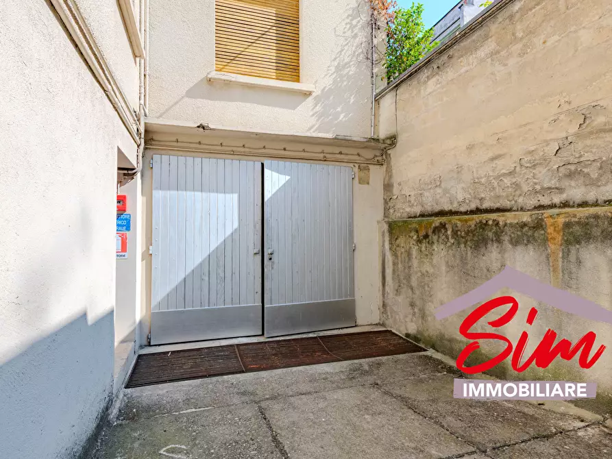 Immagine 3 di Magazzino in vendita  in VIA DON GIOVANNI GNIFETTI SNC a Novara