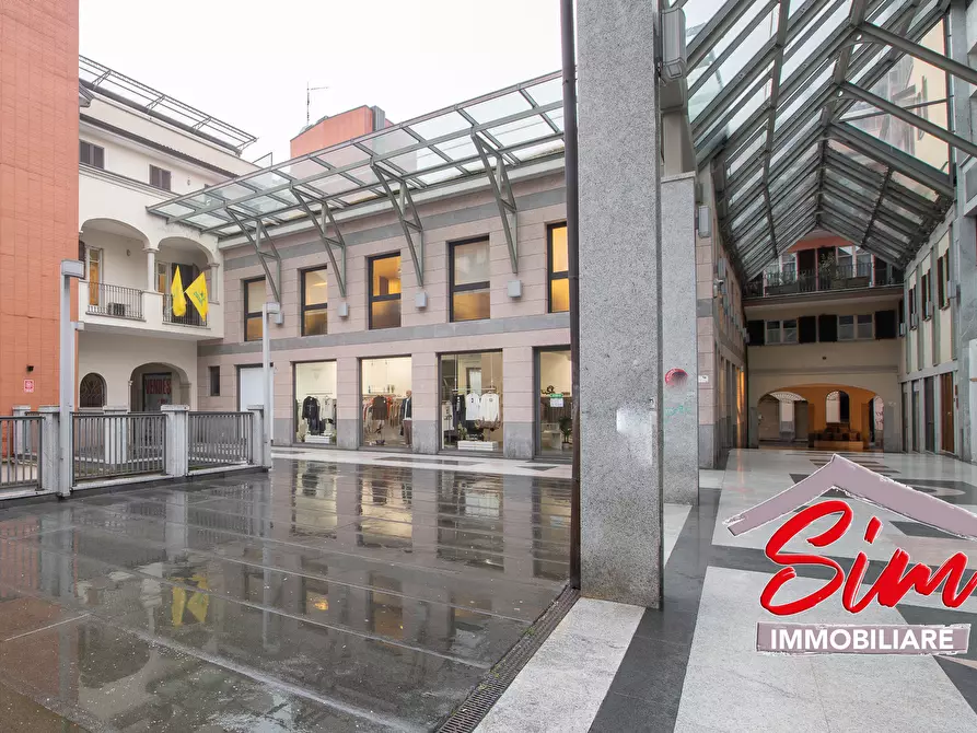 Immagine 18 di Locale commerciale in affitto  in Via Giuseppe Prina 44 a Novara