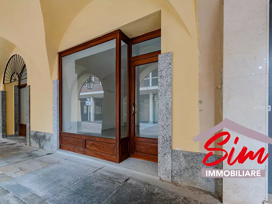 Immagine 1 di Locale commerciale in affitto  in Corso Cavour snc a Trino Vercellese