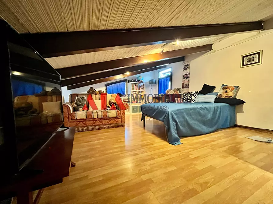 Immagine 15 di Villa in vendita  in Via Vittorio Veneto a Pontedera